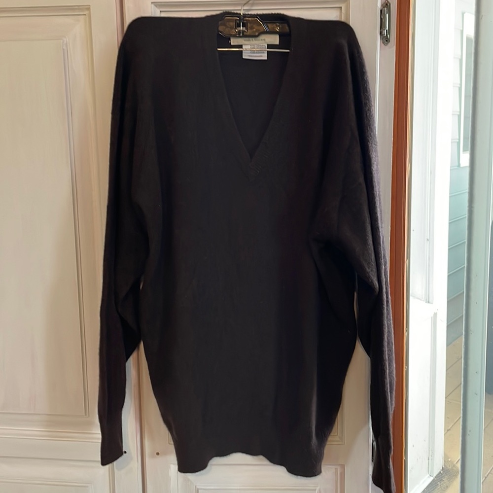 Men’s medium soft cashmere sweater. Great condition. Made in Scotland